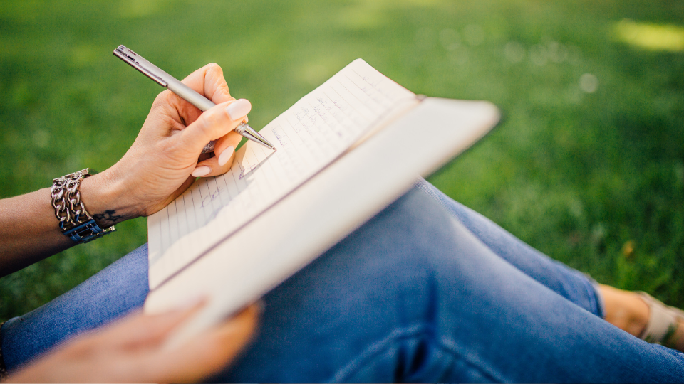 Student using AI journaling apps to reduce stress and anxiety