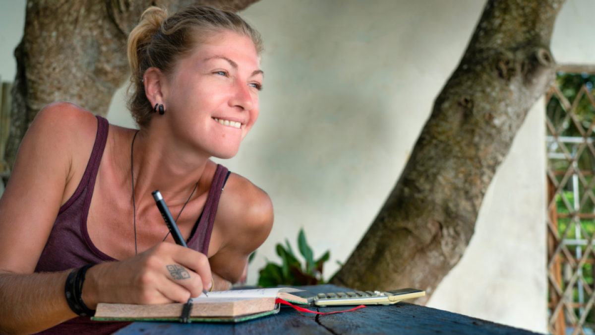 Student using AI journaling with ChatGPT at school to reduce stress and anxiety
