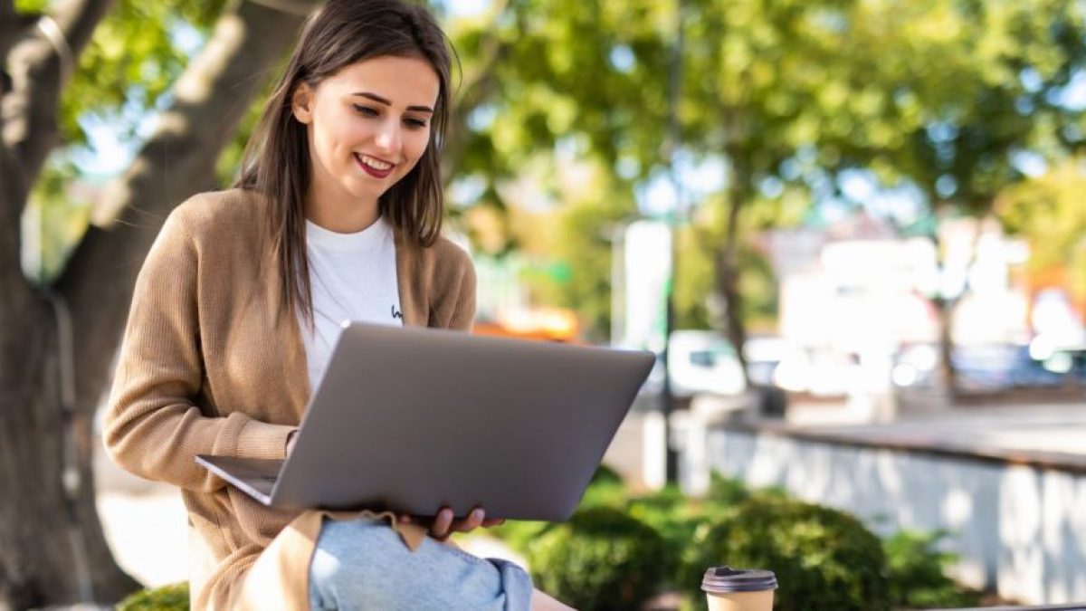 Teacher using the best ai prompt gallery effectively to get work done